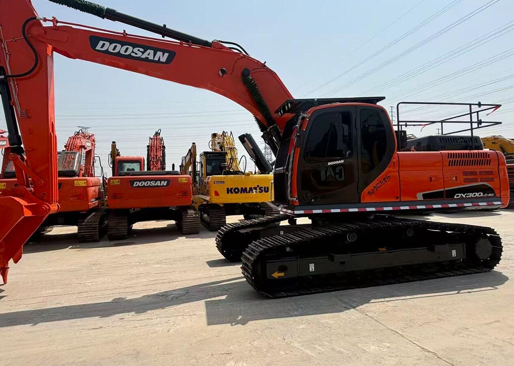 بیل مکانیکی زنجیری Doosan DX300