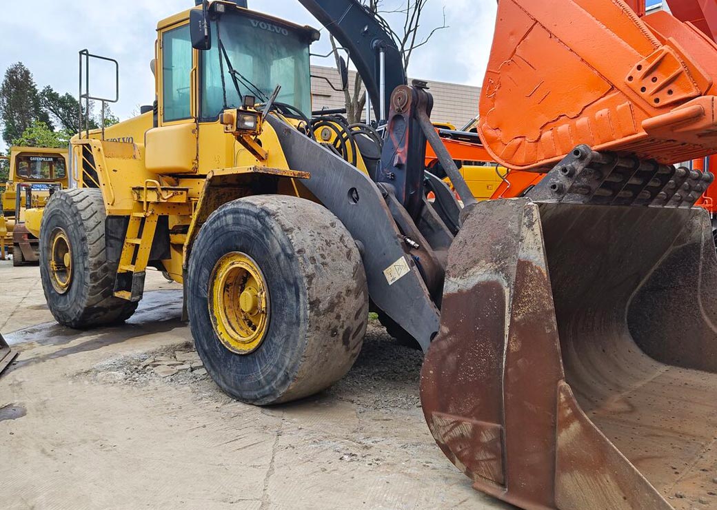 لودر چرخ‌دار Volvo L180E مدل 2007