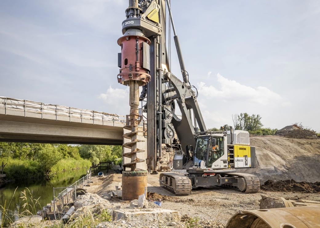 دستگاه حفاری Liebherr LRB 23