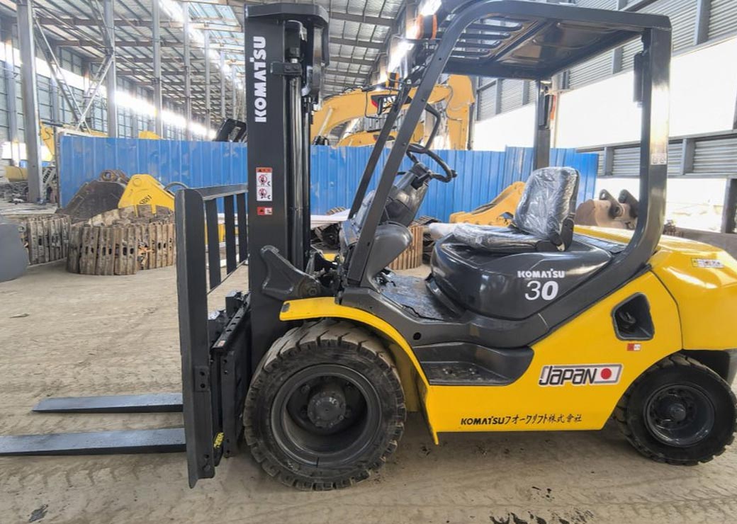 لیفتراک دیزلی Komatsu FD30-17