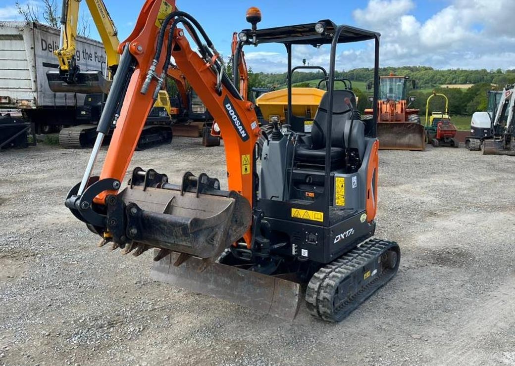 مینی بیل Doosan DX17