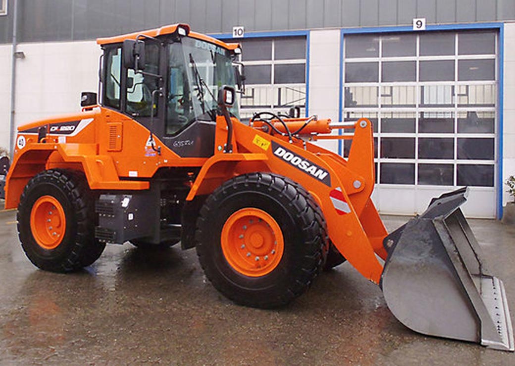 لودر چرخ لاستیکی Doosan DL220-5