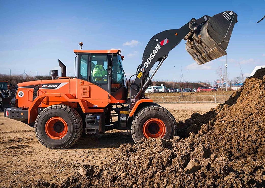 لودر چرخ لاستیکی Doosan DL250-5